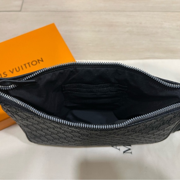 Black Nine West wristlet NWOT - Picture 3 of 4